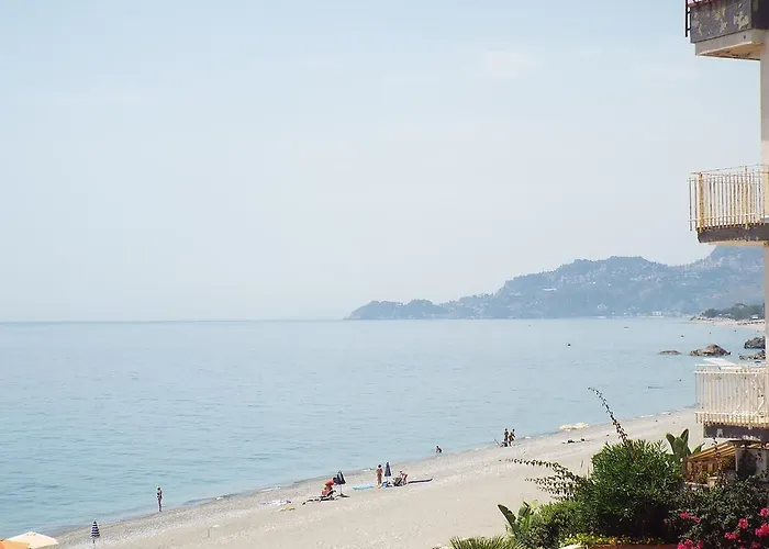 陶尔米纳假日公寓