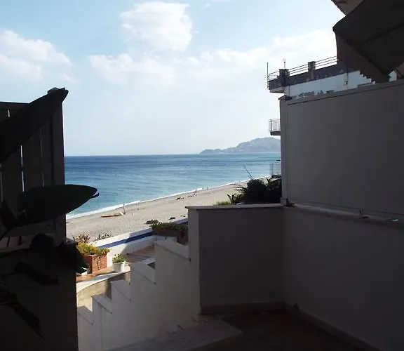 陶尔米纳假日公寓 福扎格鲁