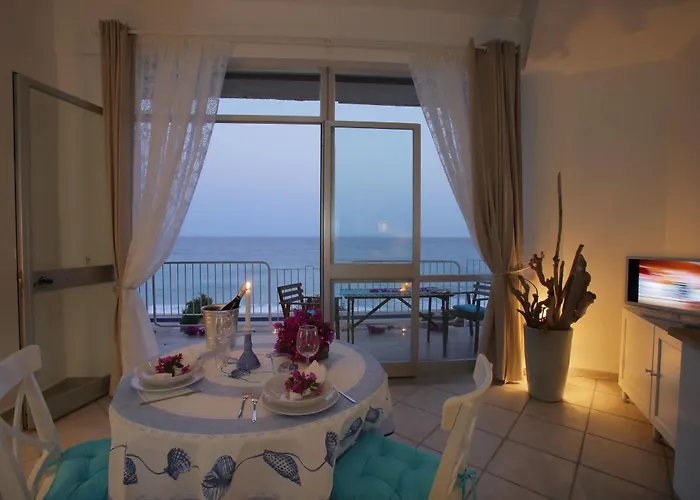 陶尔米纳假日公寓 *